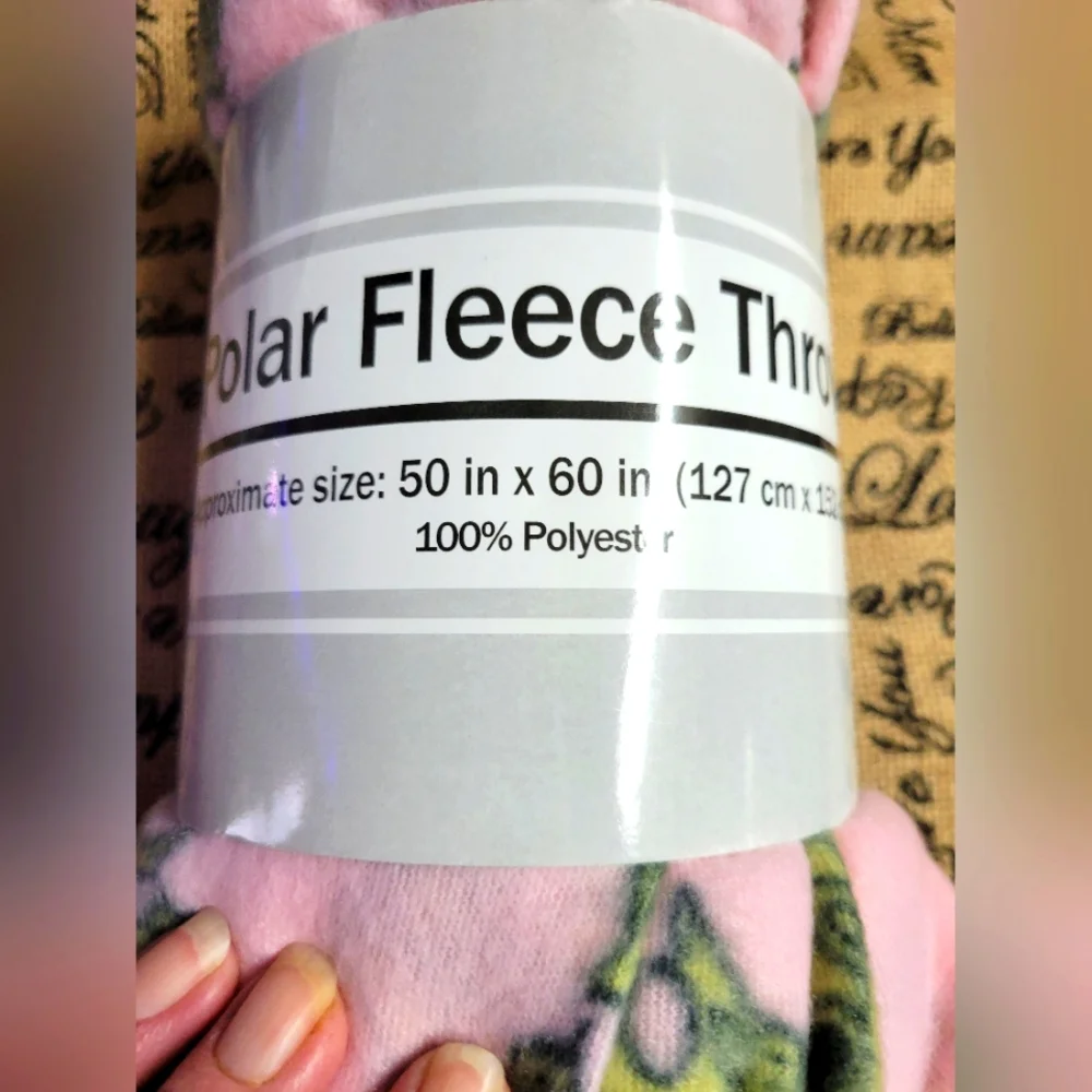 🛒🛍️💥NWT lot of 2 polar fleece throws 50×60 inches pink/crowns bright pink - Picture 2 of 7